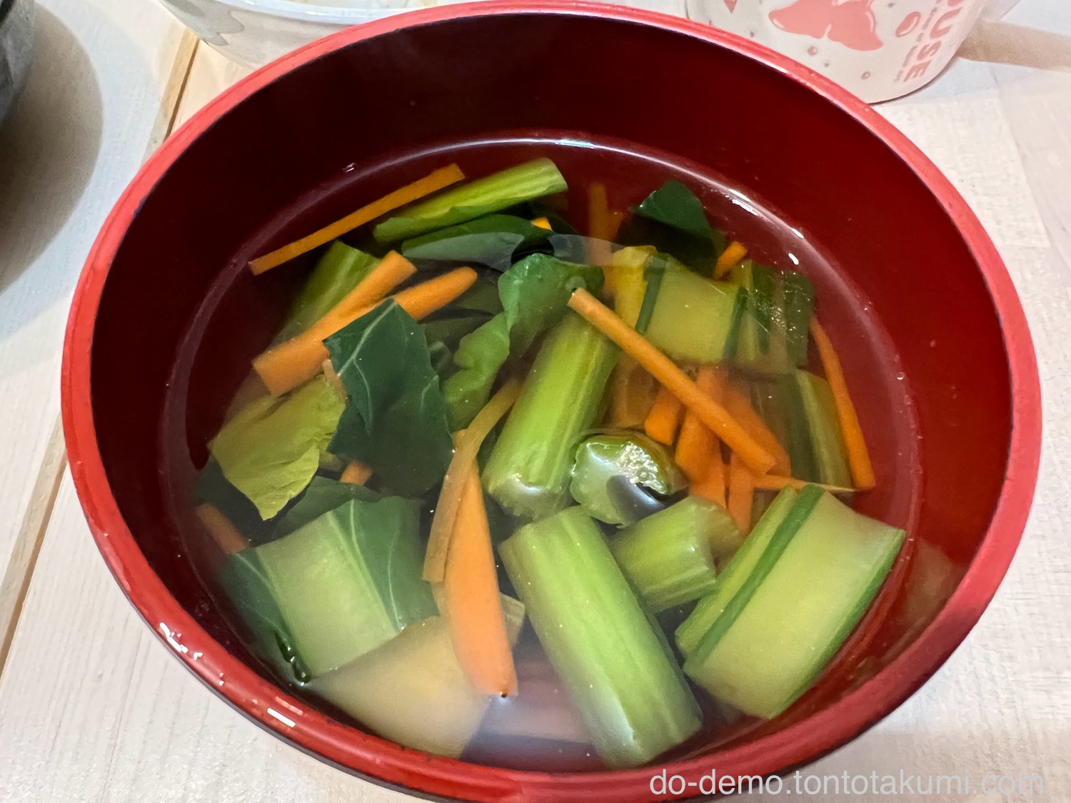 小松菜とにんじんのコンソメスープ