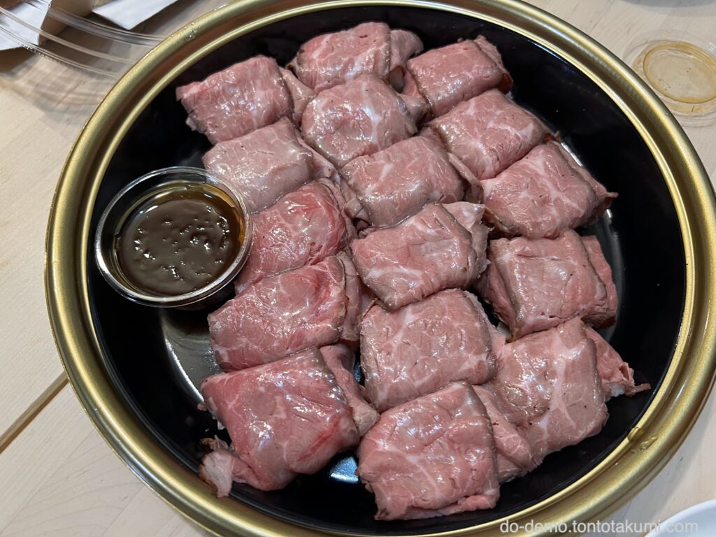 ロピア「お肉2枚重ね！ローストビーフ寿司」